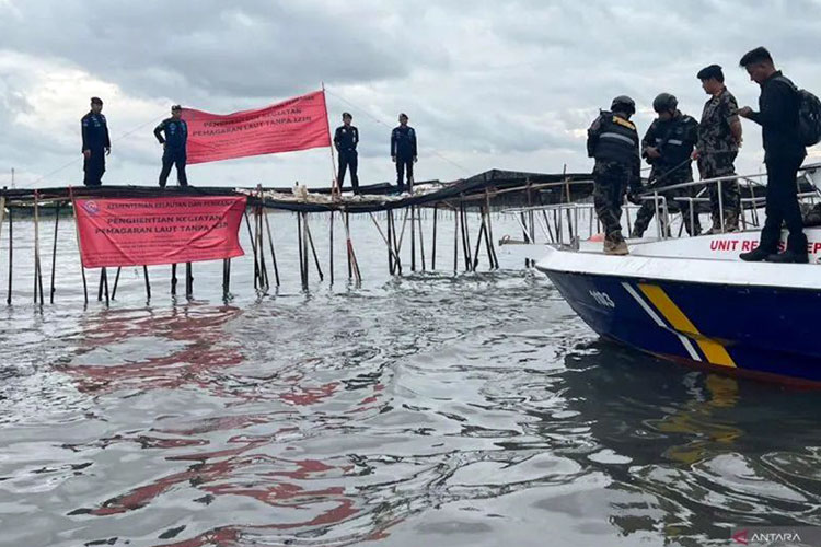 Abraham Samad Laporkan Dugaan Korupsi Sertifikat Pagar Laut ke KPK