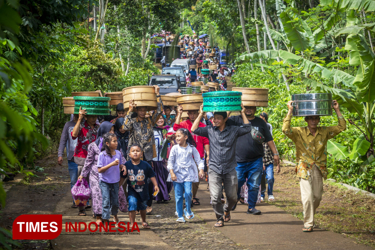 Mengenal Tradisi Sadranan 1.000 Tenong di Desa Kembangsari Temanggung