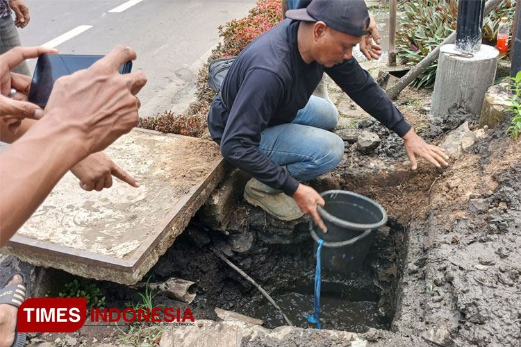 Kabel Optik Diduga Jadi Biang Kerok Genangan Air Berbau di Kota Banjar