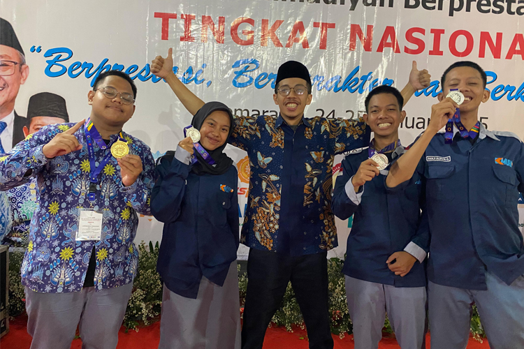 Siswa SMK Muhammadiyah 1 Yogyakarta Raih Medali di OMBN 2024