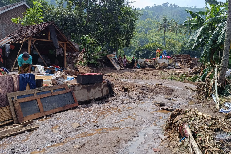 Bupati Terpilih Situbondo Ajak Masyarakat Fokus Bantu Korban Banjir