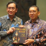 Rektor UB Dapat Buku tentang Wayang dari Menteri Kebudayaan