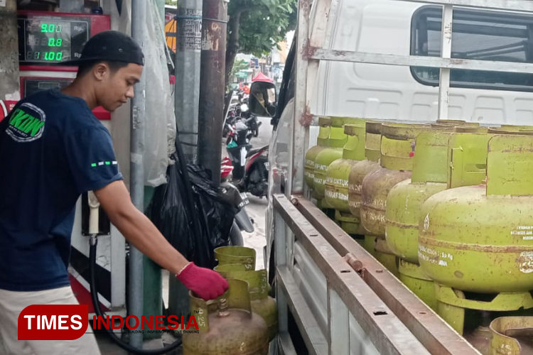 Salah satu pangkalan gas 3kg mendistribusikan gas ke salah satu Toko di wilayah Kasihan. (Foto: Edis/TIMES Indonesia)