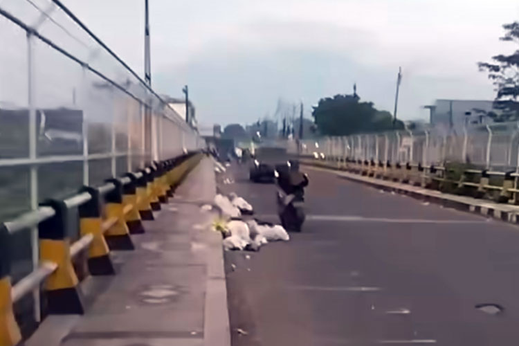 Jembatan Gadang Jadi Tempat Sampah, Warga dan Pemkot Malang Bertindak