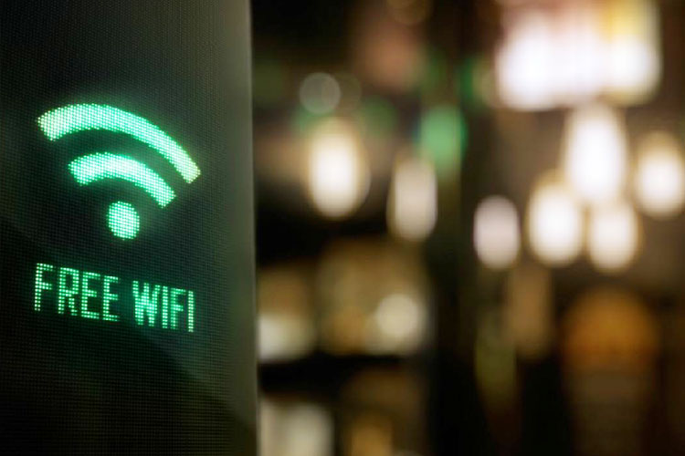 8 Hal yang Harus Dihindari Saat Menggunakan Wi-Fi Publik