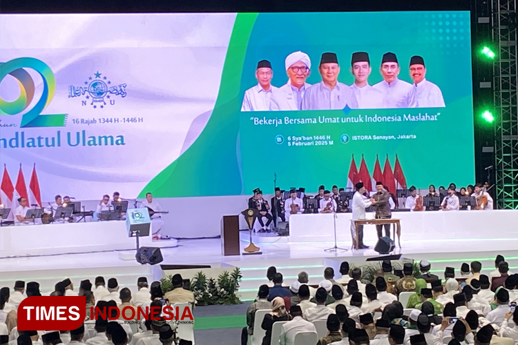 Ketua Umum PBNU Yahya Cholil Staquf saat penandatanganan MoU bersama Badan BGN Dadan Hindayana di Istora Senayan, Jakarta, (5/2/2025).    (FOTO: Farid Abdullah/ TIMES Indonesia).