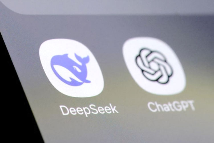 Logo DeepSeek dan ChatGPT. Pemerintah Australia dan India melarang penggunaan teknologi kecerdasan untuk urusan resmi pemerintahan.