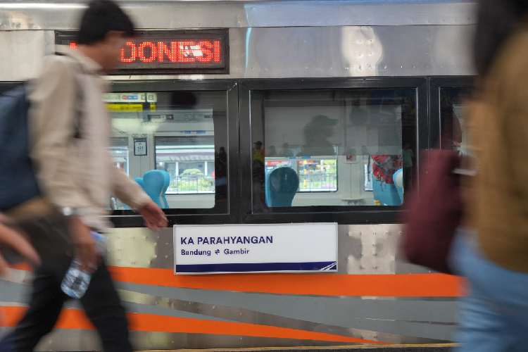 Rangkaian KA Parahiyangan saat berada di Stasiun Bandung, Rabu (5/2/2025). (Foto: Humas Daop 2 Bandung for TIMES Indonesia)