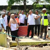 Banjir Situbondo, Kalaksa BPBD Jatim Terjunkan Tim Evakuasi dan Tinjau Rumah Roboh Hallo #SobatTangguhJatim