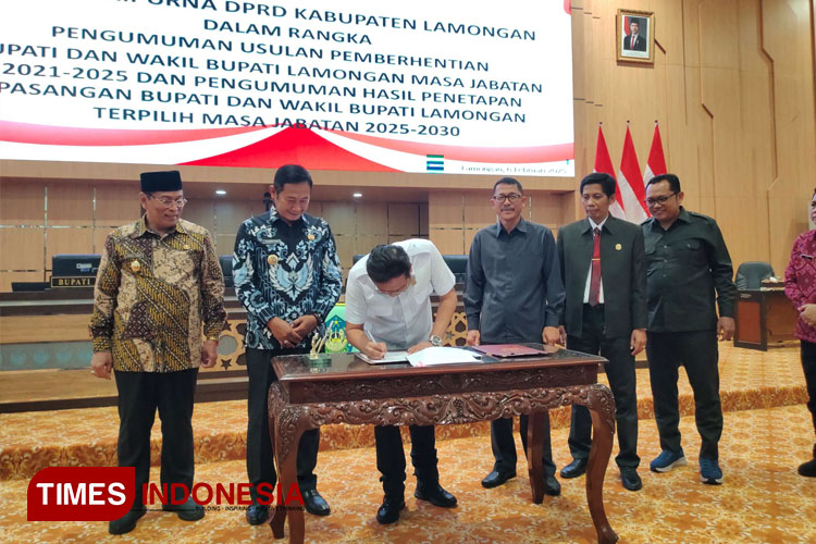 DPRD Lamongan Tetapkan Yuhronur Efendi-Dirham Akbar Aksara sebagai Bupati dan Wakil Bupati Terpilih