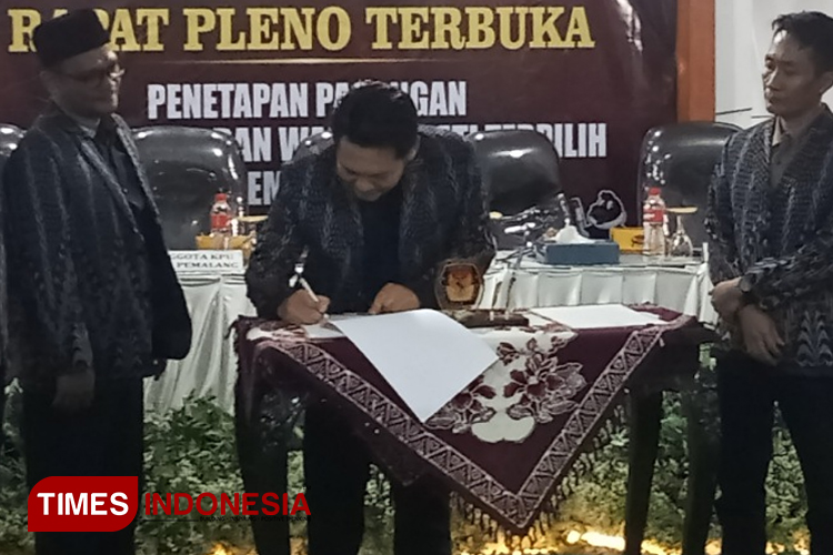 KPU Pemalang Tetapkan Anom -Nurkholes Sebagai Paslon Bupati dan Wakil Bupati Terpilih Dalam Pilkada Pemalang 2024