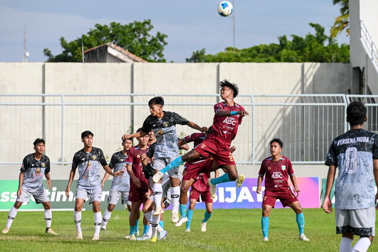 Baju merah, Persewangi Banyuwangi saat berjuang pertandingan Liga 4 Jawa Timur. (Foto: Fazar Dimas/TIMES Indonesia).