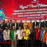 KPU Jatim Resmi Tanda Tangani Berita Acara Penetapan Kemenangan Khofifah-Emil