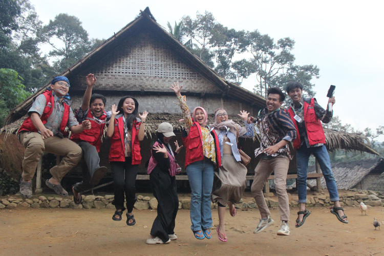 Inspiratrip Mendadak Baduy Bersama Bakti Milenial, Mizan Amanah, dan Inspirator Kebaikan