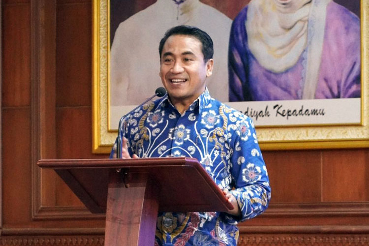 Ketua Majelis Pembinaan Kesehatan Umum Pimpinan Wilayah Muhammadiyah Jawa Timur, Dr. Mundakir, memberikan kata pengantar untuk membuka sesi diskusi perpajakan