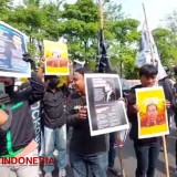 GAS Gelar Aksi di Polda Jatim, Tuntut Jokowi dan Keluarga