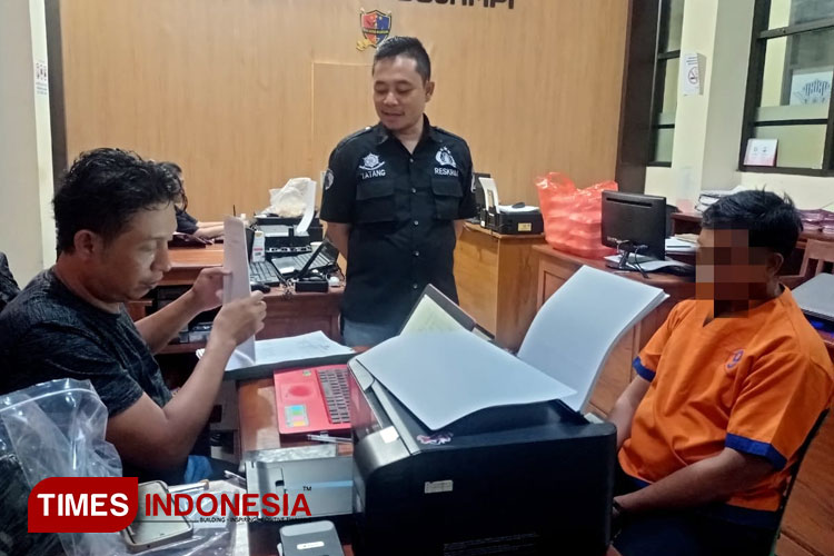 HP Guru di Banyuwangi Raib di ATM, Tak Sampai 24 Jam Pelaku Langsung Dibekuk