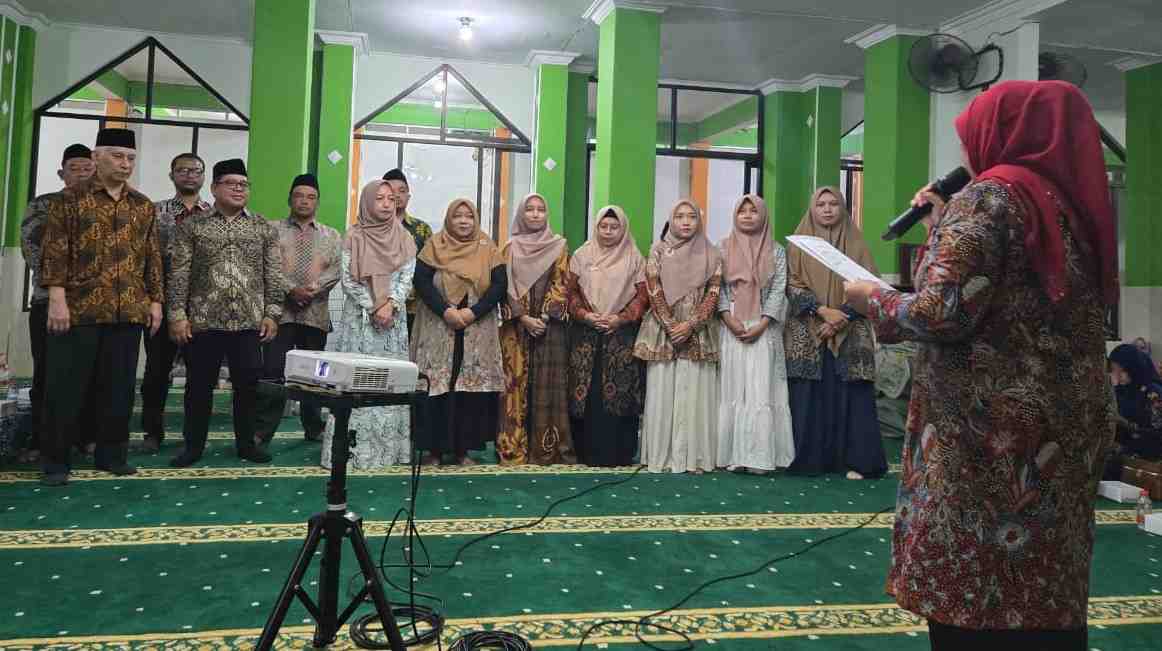 Prosesi pengukuhan anggota Komite MIN 1 Kota Malang 2025-2027. (Foto: Dok Komite MIN)