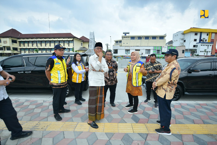 Menteri PU Dody Hanggodo saat berinteraksi dan dialog dengan jurnalis (FOTO: Biro Komunikasi Publik Kementerian PU)