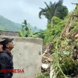 Gus Haris Susuri Tebing dan Jalan Setapak Demi Warga Korban Longsor