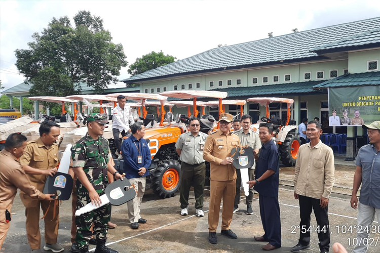 Kementan Salurkan 44 Traktor untuk Brigade Pangan Banyuasin