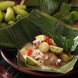 Makanan Trasional Nusantara yang Dibungkus Daun Pisang