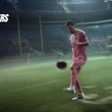 Lionel Messi Pamer Skill Juggling dengan Bola American Football