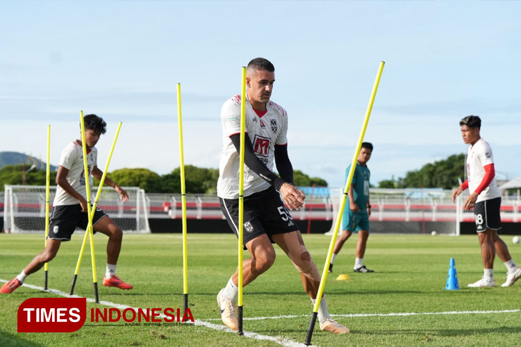 Pemain Malut United saat melakukan sesi latihan menjelang laga kandang. (FOTO: Malut United for TIMES Indonesia)