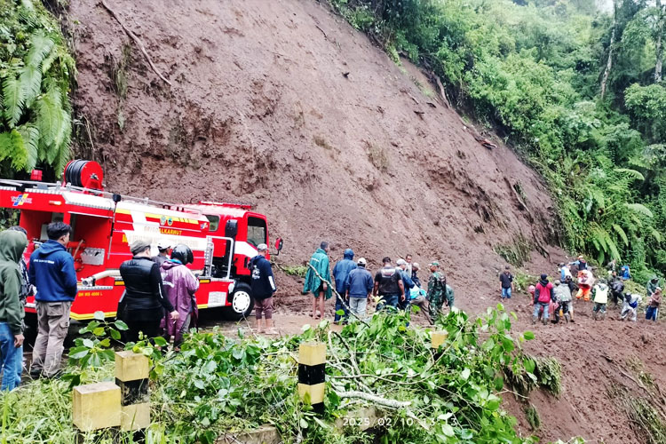 Longsor Beberapa Titik di Poncokusumo Malang, Evakuasi Jalur Dilanjutkan Besok