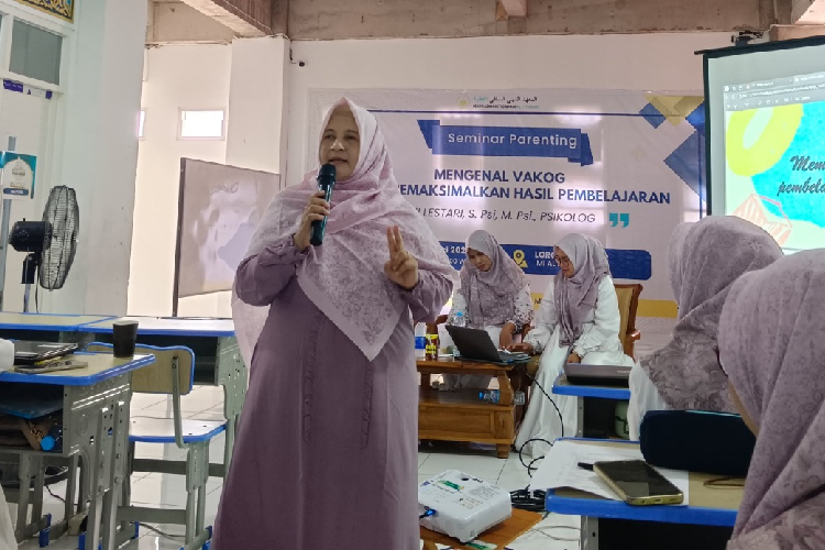 MI Al Fithrah Surabaya Gelar Seminar Parenting dan Pembelajaran dengan Pendekatan VAKOG