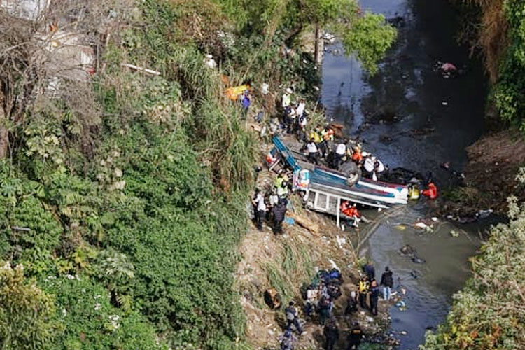 Bus Terjun dari Jembatan di Guatemala City, 51 Orang Tewas