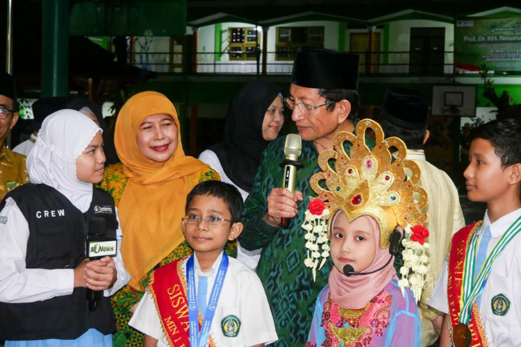 Menteri Agama RI, Prof. Dr. KH. Nasaruddin Umar, M.A., mengunjungi MIN 1 Kota Malang