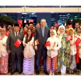 Memakai Pakaian Adat Betawi, Puluhan Anak Sambut Presiden Prabowo dan Erdogan