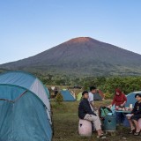 Cuaca Ekstrem Landa Gunung Rinjani, Wisata Nonpendakian Ditutup Sementara