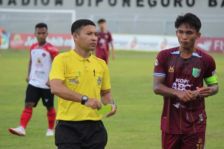 Pelatih Persewangi Cium Dugaan Kecurangan Wasit di Laga Kontra Sang Maestro FC