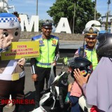 Polres Magelang Kota Berikan Hadiah Kepada Pengendara yang Tertib