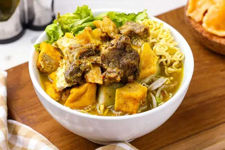 Tahu campur kuliner berkuah asal Lamongan Jawa Timur.