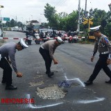 Satlantas Polres Mojokerto Kota Beri Tanda Jalan Berlubang