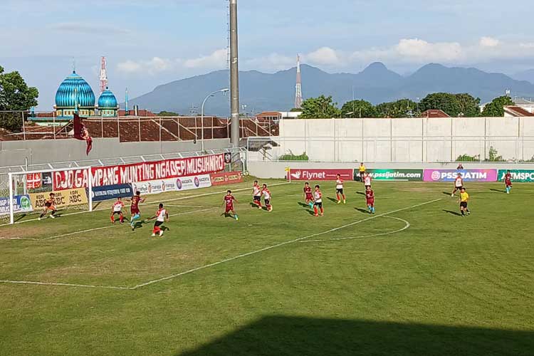 Sorakan Mafia Bola Warnai Laga Persewangi Banyuwangi Vs Sang Maestro FC