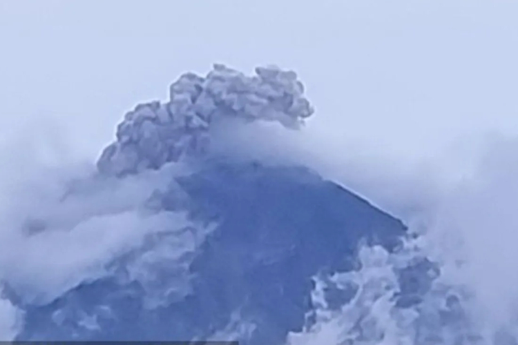 Gunung Semeru Kembali Erupsi, PVMBG Imbau Masyarakat untuk Waspada