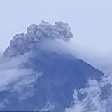 Gunung Semeru Kembali Erupsi, PVMBG Imbau Masyarakat untuk Waspada