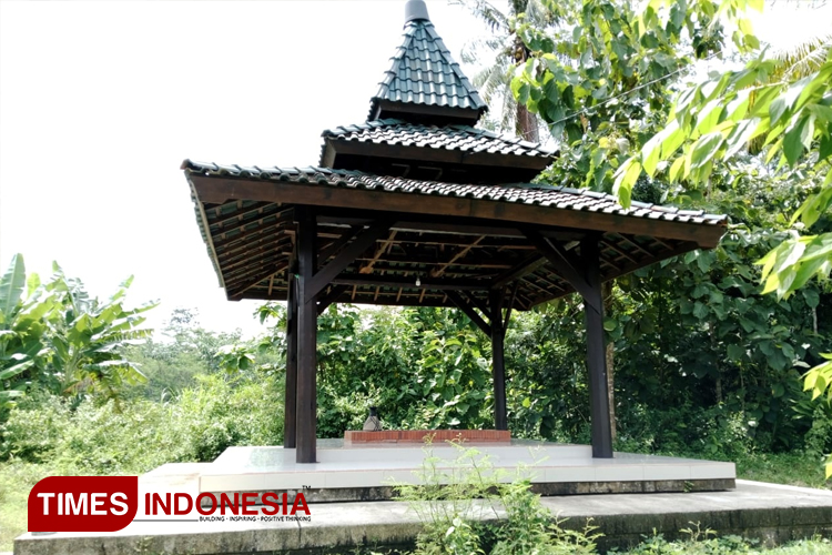 Makam-Ki-Ageng-Posong-2.jpg