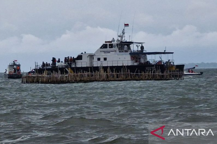 TNI AL Bongkar 24,9 Kilometer Pagar Laut di Tangerang