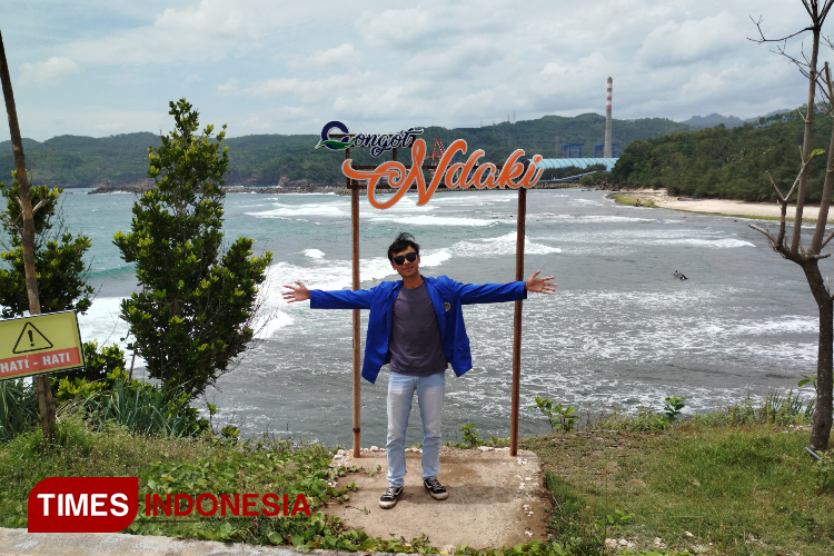 Mencicipi keindahan pantai Congot Ndaki Pacitan. (Foto: Yazid/TIMES Indonesia)