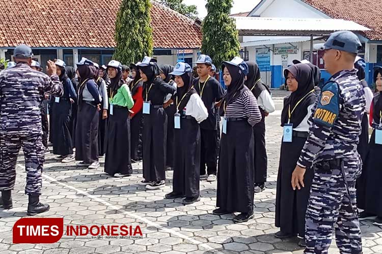 Tingkatkan Kedisplinan Siswa SMP Negeri 6 Pemalang, TNI POSAL Beri Pembekalan Kedisplinan