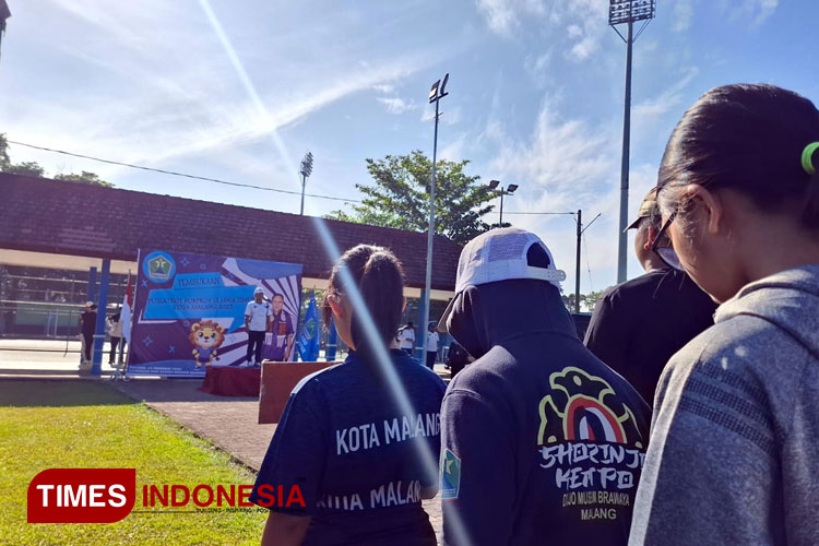 Atlet Kota Malang mengikuti upacara Pembukaan Puslatkot Porprov IX Jawa Timur 2025 di Stadion Gajayana Kota Malang, Jumat (14/2/2025). (Foto: Abdul Karim Zein/TIMES Indonesia)