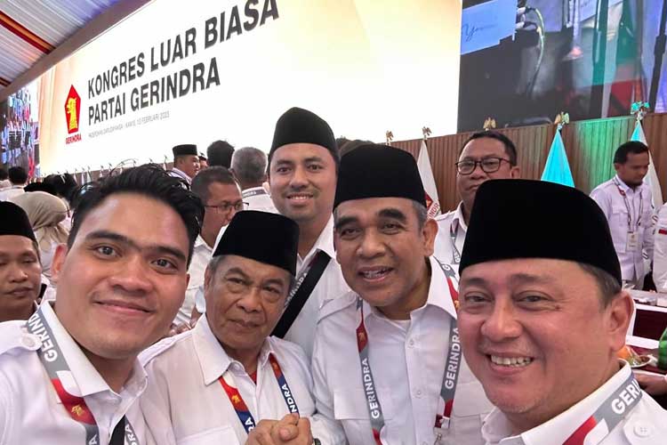 Ketua DPC Gerindra Surabaya Cahyo Harjo Prakoso bersama Pengurus DPP saat agenda KLB Gerindra di Hambalang, Bogor, Kamis (13/2/2025). (FOTO: Dok. Gerindra Surabaya)