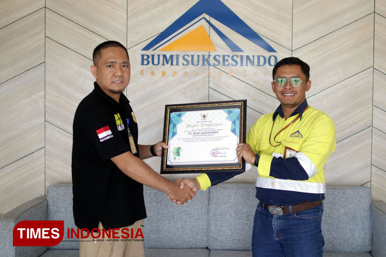 Tambang Emas PT BSI Raih Penghargaan Zero Accident dari Gubernur Jawa Timur