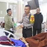 Kasat Lantas Polres Majalengka Beri Tali Asih, Doakan Korban Kecelakaan yang Dirawat di RS