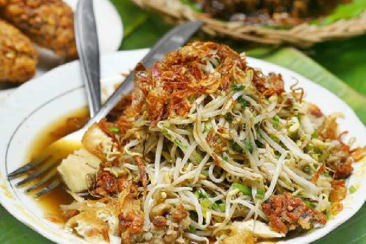 Lontong Balap: The Legendary Delight of Surabaya That Never Fades